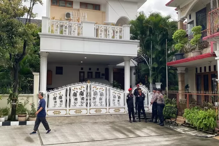 Digeledah KPK, Rumah Hasto Kristiyanto di tempat Bekasi Dijaga Ketat Polisi