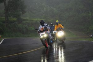 Menikmati Fitur Turbo Y-Shift di tempat Yamaha Aerox Alpha Turbo di tempat Rute Bandung-Ranca Bali