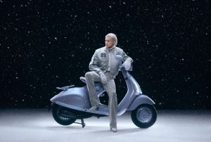 Vespa 946 Snake Diluncurkan Bernuansa Es dan juga Tahun Ular