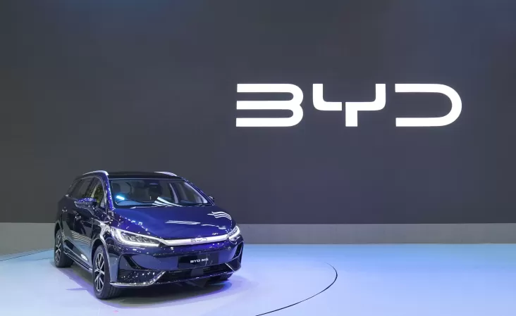 Wuling Kena Salip! BYD M6 Rebut Tahta Mobil Listrik Terlaris 2024!