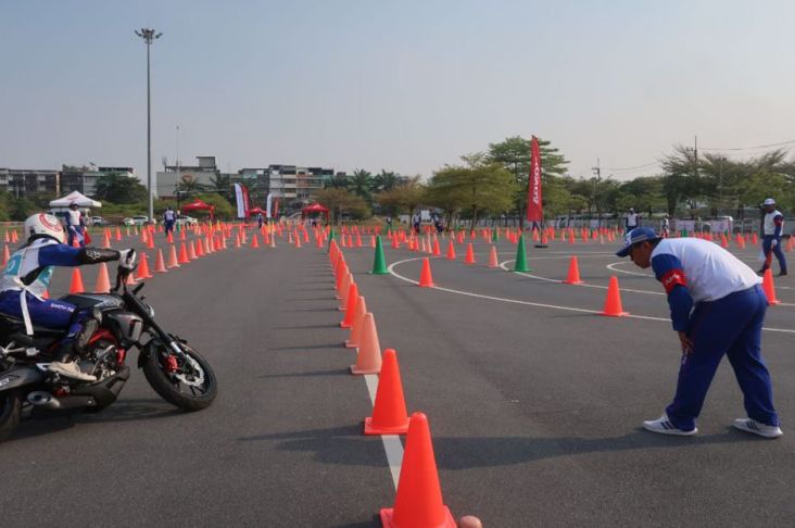Fauzan Tanaka Juri Kompetisi Internasional Safety Riding Honda di tempat Thailand