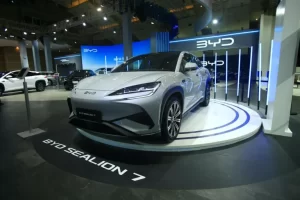 Fitur-fitur Pandai BYD Sealion 7 Unjuk Gigi di area IIMS 2025