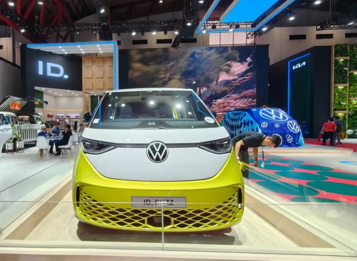Mobil Listrik Terpanjang dan juga Lebar yang tersebut Dijual dalam area IIMS 2025