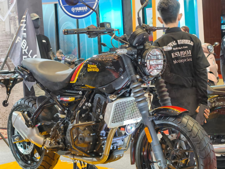 Royal Enfield Guerrilla 450 Tampilan Berani dalam IIMS 2025
