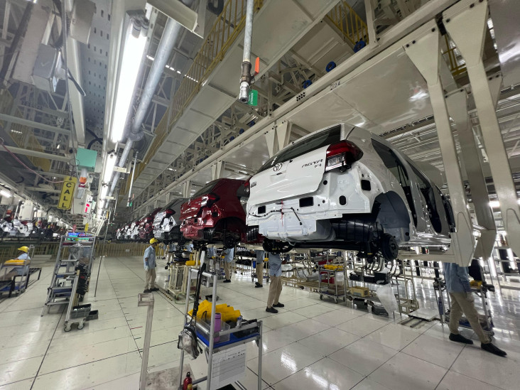 Melihat Langsung Proses Produksi Mobil Daihatsu pada Pabrik KAP 2