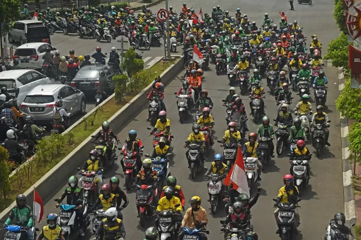 THR Ojol Cair Berupa Bonus Hari Raya, Begini Respons Grab kemudian Gojek