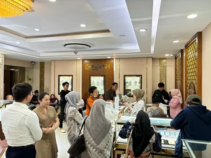 Seusai Lebaran Komunitas Berbondong Pembangunan Usaha Emas di dalam tempat Pegadaian Galeri 24