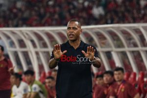 Kluivert Saksikan Dua Negara Leluhur Lolos Piala Dunia 2026 Meski Timnas Indonesia Gugur