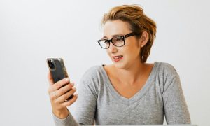 Psikologi: 7 Ciri Orang Tidak Suka Oversharing di Media Sosial