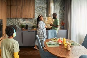 7 Kebiasaan Rumah Masa Kecil yang Mengungkap Latar Belakang Keluarga Berkecukupan