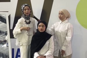 Cara Sederhana Memakai Hijab Pashmina dalam 5 Langkah