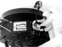 Sejarah Terbentuk! Voyager 1 Jauh Satu Hari Cahaya dari Bumi Setelah 49 Tahun Terbang