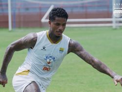 6 Pemain Murah Persib Siap Diboyong! Persebaya Punya Banyak Opsi di Bursa Transfer