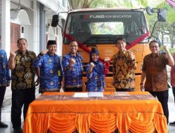 KTB Serahkan 10 Unit Truk Mitsubishi Fuso Fighter X ke Tako Anugerah Koporasi Surabaya