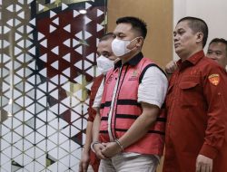 Pengadilan Tipikor: Tangisan Mantan Pejabat Bank BJB Terkait Kasus Kredit Sritex Rp692 Miliar