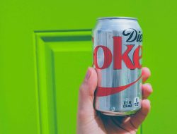 Soda diet vs tanpa gula: yang mana lebih baik untuk gula darah?