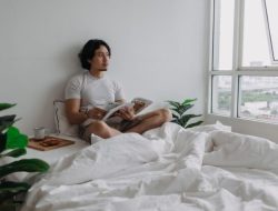 Orang yang Selalu Menutup Pintu Kamar, Ini 8 Ciri Kepribadian Menurut Psikologi