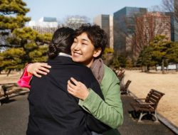 Orang yang Lebih Menginginkan Pelukan Daripada Kata-Kata Memiliki 8 Ciri Emosional Ini