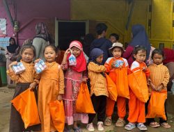 Tas Oranye di Kampung Gelap