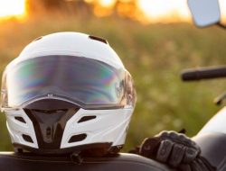Helm Segar dan Bersih: 7 Cara Menghilangkan Bau Tak Sedap