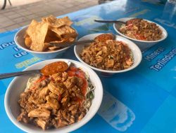 Mie Ayam Gerobak: Rasa Lebih Berani Daripada Harga