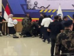 Menteri KPP Sakti Pingsan Saat Serahkan 3 Jenazah Korban Pesawat ATR