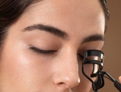 Mengapa Bulu Mata Rontok Banyak? 5 Penyebab dari Dokter Kulit