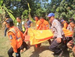 Menteri Trenggono Pingsan Saat Upacara Jenazah Pegawai KKP Korban Pesawat ATR 42-500