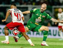 Terima Kasih Bonek! Milos Raickovic Beri Pesan Haru Sebelum Absen Lawan Bali United