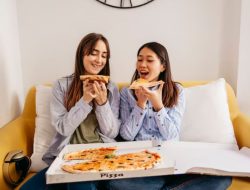 Orang yang Tidak Pernah Makan Pinggiran Pizza Tunjukkan 8 Sifat Ini, Menurut Psikologi