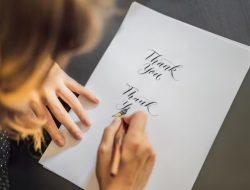 Jika Anda Masih Mengirim Ucapan Terima Kasih Tulisan Tangan, Ini 7 Kualitas yang Hilang dari Masyarakat Menurut Psikologi