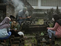 Hukum dan Adab Ziarah Kubur di Jelang Ramadhan