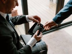 5 MBTI Pria Penggemar Parfum dengan Gaya yang Mempesona!