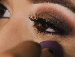 Cara efektif gunakan concealer tanpa retak!