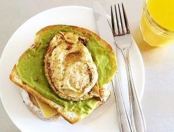 5 aturan makan minum saat bepergian untuk hindari penyakit