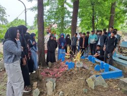 Inul Ziarah ke Makam Vidi, Kenang Sosok Baiknya